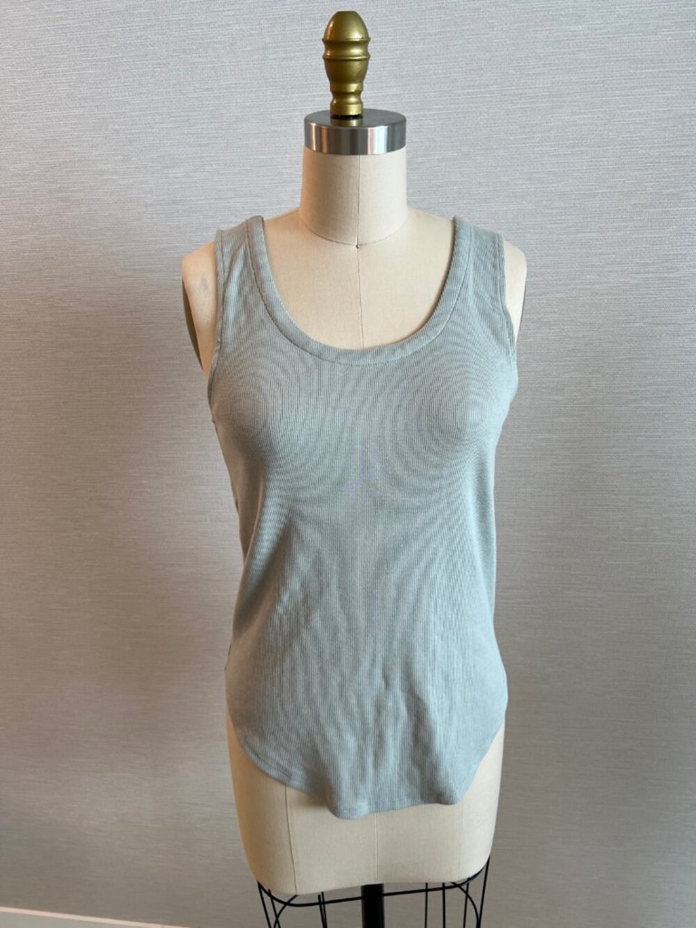 Chaser Gray Ribbed Tank Top Scoop Neck V-Strap Back S